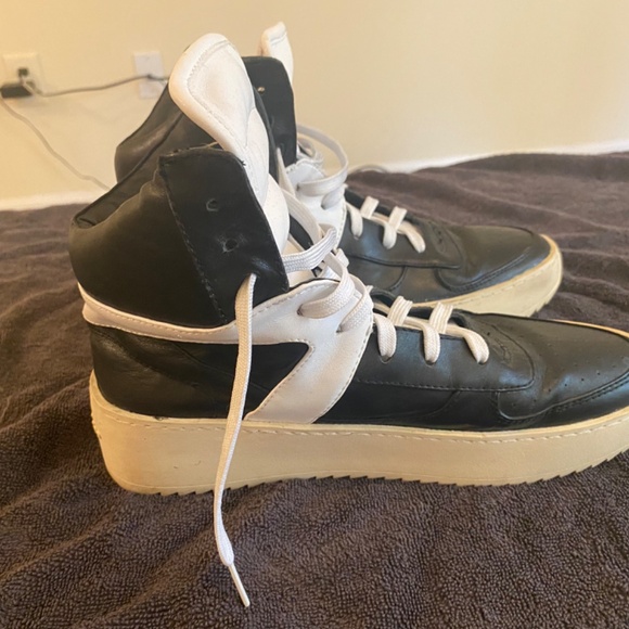 A pair of used sneakers. - Picture 7 of 7